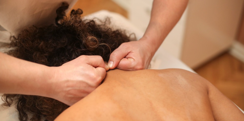 Masážní přístroj na šíji – vyplatí se ho koupit? Názory fyzioterapeutů