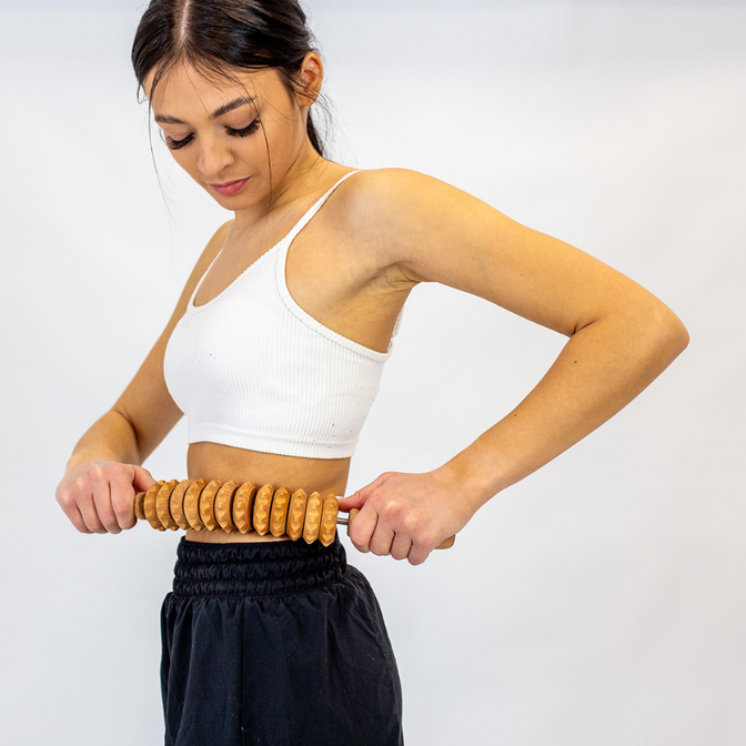 Elastický dřevěný masážní nástroj Akito