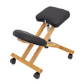 Dřevěná klekačka | Ergonomická židle Nyks Akito