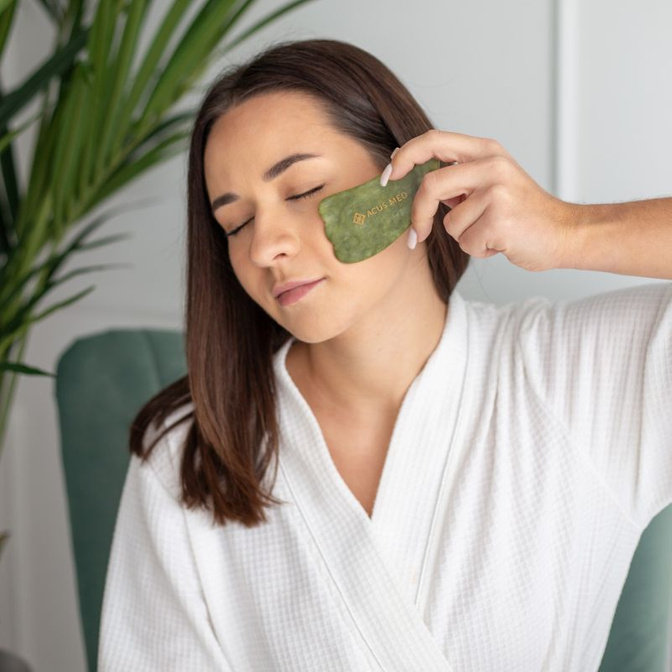 Kámen Gua Sha | Nefritová masážní deska Acus Med - trojúhelník - zelená