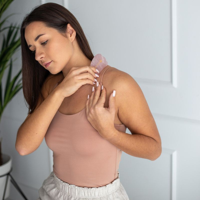 Kámen Gua Sha | Nefritová masážní deska Acus Med - trojúhelník - růžová