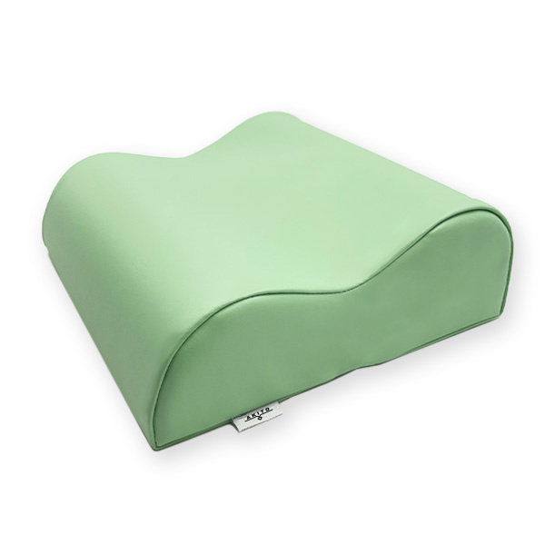 Polštářek pod hlavu Akito Premium 32 x 30 x 10 cm