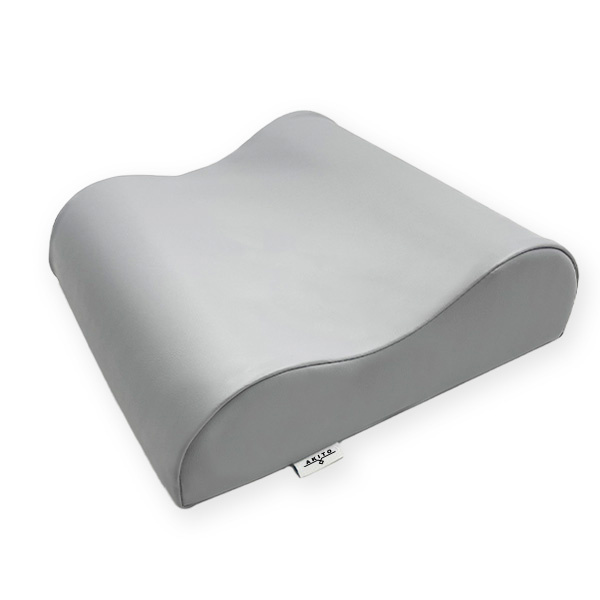 Polštářek pod hlavu Akito Premium 32 x 30 x 10 cm
