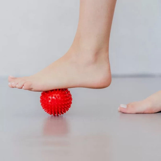 Senzorické míčky Line Sport pro masáž a akupresuru – sada 4 ks.