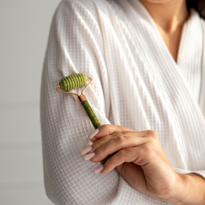 Gua Sha Jade Roller | Masážní váleček na obličej Acus Med - žebrovaný