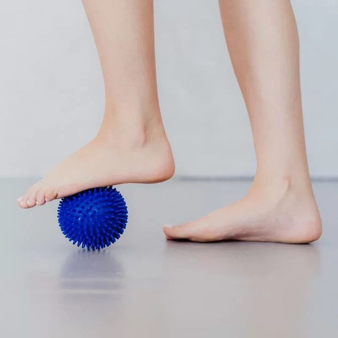 Senzorické míčky Line Sport pro masáž a akupresuru – sada 4 ks.